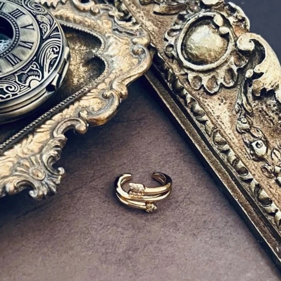 KATE SPADE • Love Game Arrow Ear Cuff - Picture 4 of 4